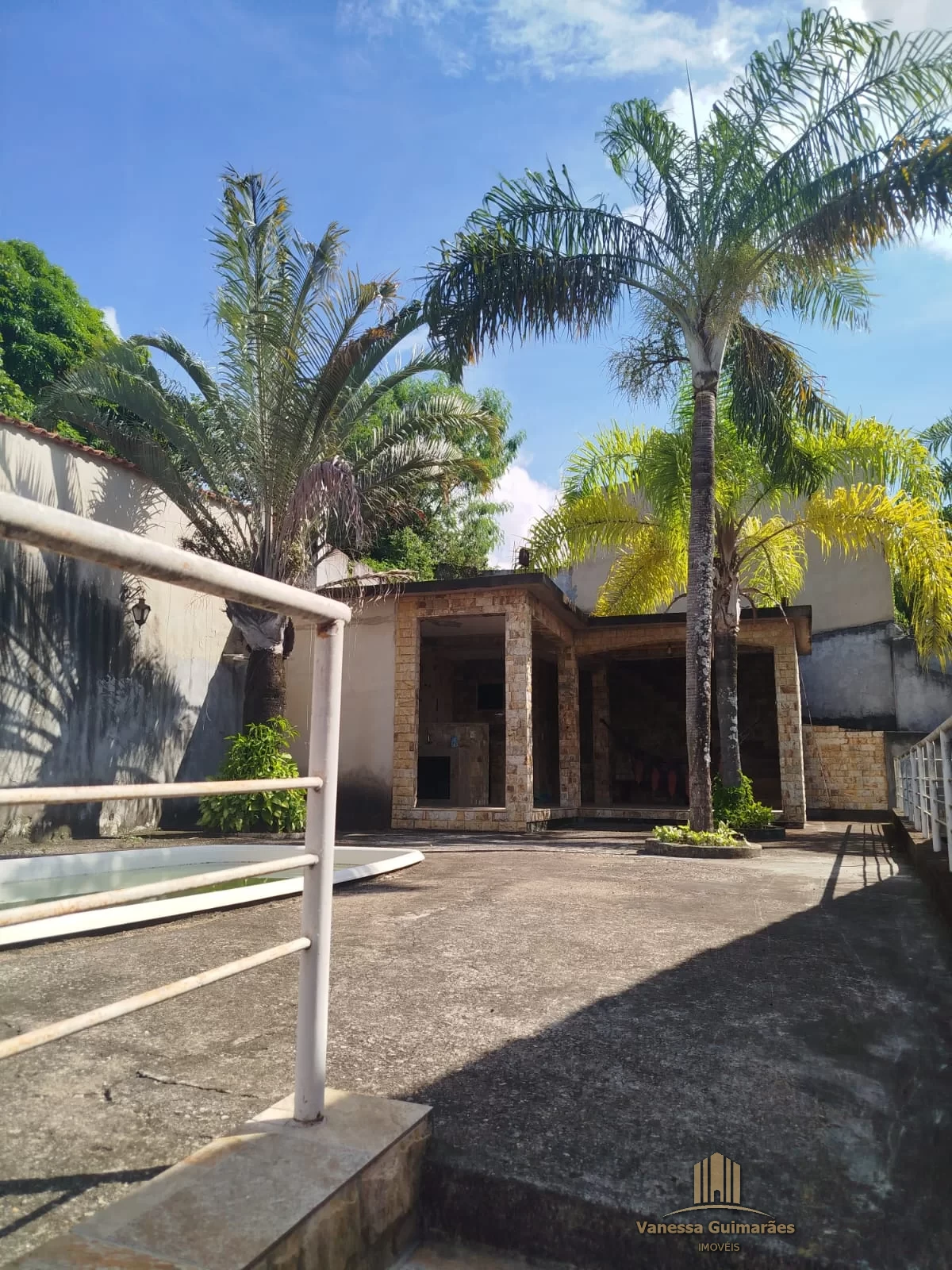 Mansão Privativa à Venda em Pinheiral – RJ