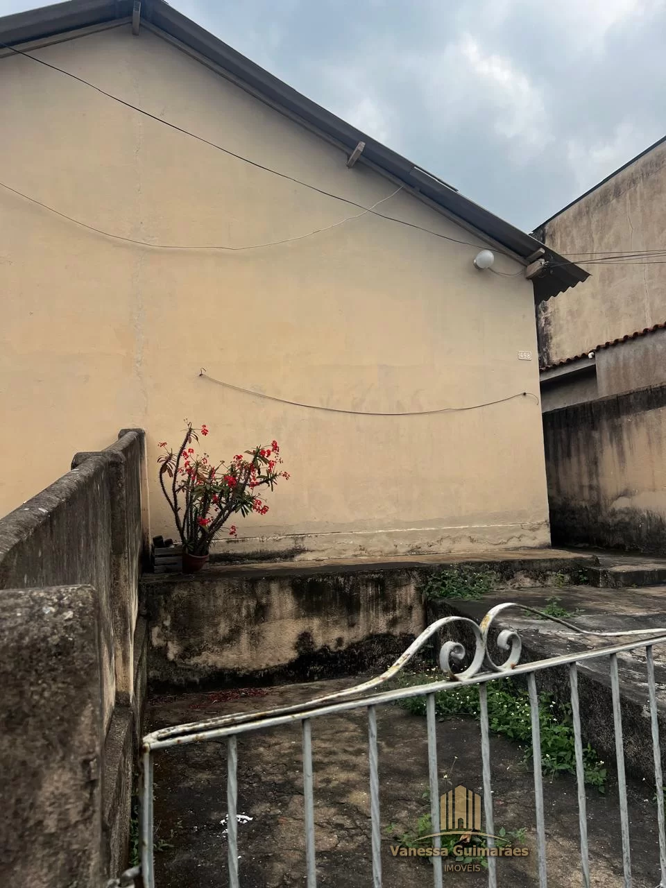 Terreno com 4 Casas – Bairro Monte Castelo